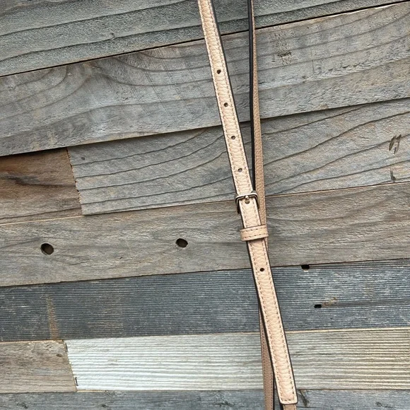 Kate Spade crossbody bag with adjustable strap in good condition - Picture 7 of 7